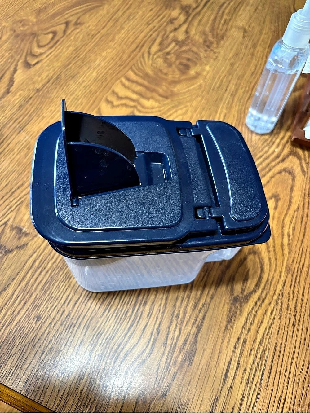 Rubbermaid Flex and Seal Cereal Keeper Black & Clear